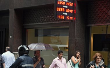 El dólar aumentó más del 40% en Argentina. AFP