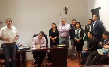 El gerente de Empopamplona, Mario Contreras Medina, recibió la comisión de empalme liderada por el diputado Francisco Cortés. Roberto Ospino