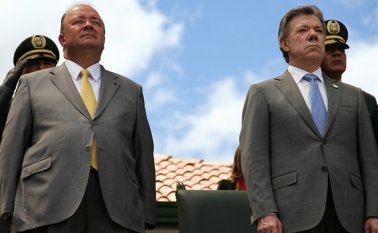 Juan Manuel Santos, presidente de Colombia, al lado del ministro de Defensa, Luis Carlos Villegas. Colprensa