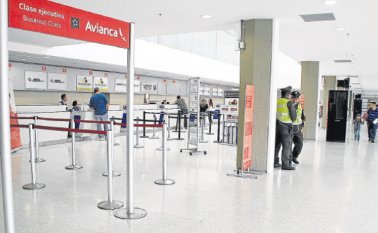 La leve caída del tráfico aéreo desde el aeropuerto internacional camilo daza está directamente relacionada con el cierre de la frontera con Venezuela. De ese país provenía el 45% de los pasajeros que desde Cúcuta tomaban vuelos internacionales. Archivo