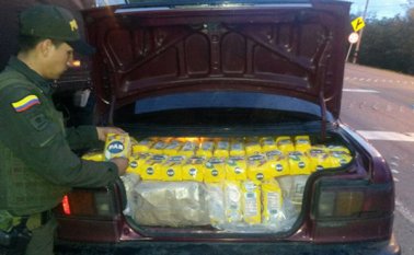 Se incautaron 162 unidades de elementos de aseo, 190 herbicidas, 1.156 unidades de medicamentos de uso humano, 435 confecciones, 288 unidades de cerveza, 525 kilogramos de alimento concentrado para animales, 550 galones de a.c.p.m. entre otros.
Policía