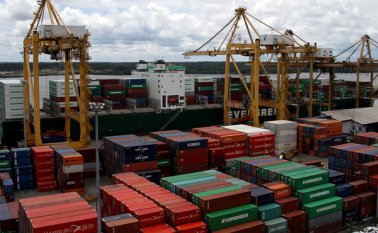 El incremento de las ventas al exteriro de algunos productos en la época final del año, no alcanzará para mejorar el índice negativo que las exportaciones del país tuvieron durante todo el 2015 Colprensa