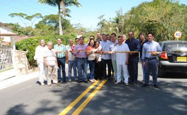 El alcalde de Chinácota y el gobernador Edgar Díaz entregaron el tramo. Leo Mantilla