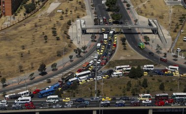 Las autoridades de tránsito esperan que este domingo regresen a Bogotá cerca de 90 mil vehículos. Colprensa