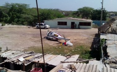 La versión de los tripulantes del aparato es que debido a una falla mecánica el piloto perdió el control del aparato y cayó 10 metros dentro del territorio colombiano. Colprensa