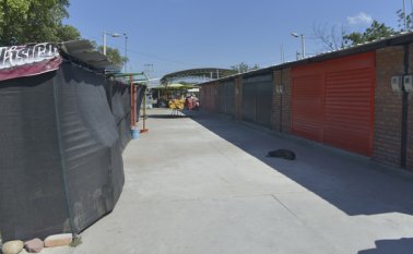 Las casetas en construcción invaden parte de la cancha polifuncional de la Primera Etapa de Atalaya. Juan Pablo Bayona