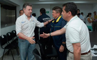 El Presidente entregó 30 unidades de intervención rápida para 30 municipios de todo el país. Colprensa