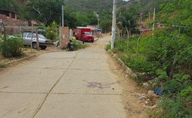 Frente a un lote quedó tendido el cadáver del hombre que aún no ha sido identificado. La Opinión