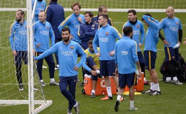 El Barcelona que acecha al Atlético de Madrid por el liderato de la Liga Española buscará hoy un triunfo frente al Español, en una fecha más de la Copa del Rey. AFP