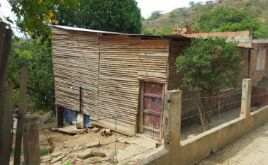 En el barrio Los Olivos (ciudadela Juan Atalaya), una trágica escena alertó a los vecinos del sector. La Opinión