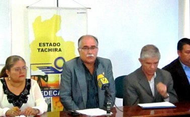 Daniel Aguilar, presidente de Fedecámaras Táchira, junto a otros gremios económicos. Eilyn Cardozo