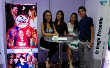 Ferney Jaramillo, Valeria Salazar, ambos de Ingeniería en Sistemas; y Karen Monsalve y Yordana del Pilar Cacua, de Administración de Empresas, se unieron en esta idea digital de negocio. Cortesía