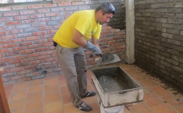 En las viviendas de Brisas del Polaco, constantemente se deben hacer reparaciones para que las paredes no se derrumben por las grandes grietas. Daicy Echeverry
