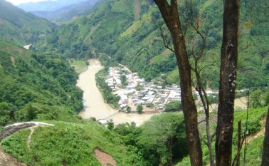 La principal preocupación es que el río Catatumbo se convirtió en botadero para muchos habitantes de la zona. Archivo