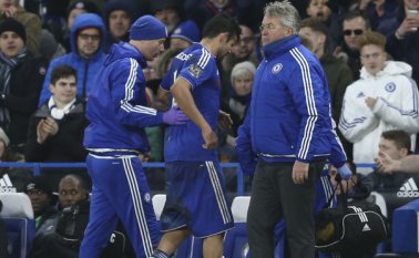 Diego Costa se lesionó este sábado en el juego frente al Everton. afp