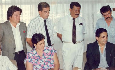 Recordamos de izquierda a derecha: de pie, Fernando Sánchez, Enrique Hoyos, Víctor Hernández y Dídimo Maldonado, repesentantes de la Plaza de Ferias. Sentados, Germán Silva, Amanda Barrios y Carlos Abusaid. Archivo