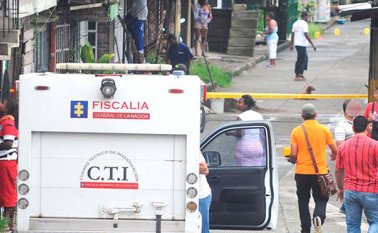 Las armas de fuego fueron la más utilizadas para matar mujeres, con 4.973 casos, seguidas de las armas cortopunzantes con 1.476 asesinatos y la asfixia con 506. Colprensa