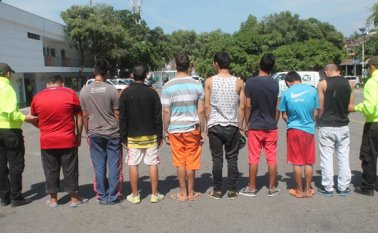 Ocho personas fueron capturadas tras un operativo en un expendio de droga en Cúcuta. Policía Nacional