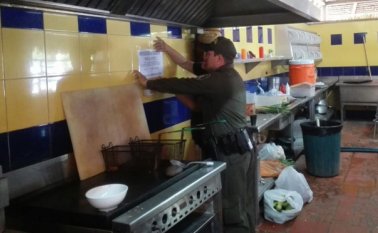 Las autoridades impusieron un comparendo administrativo a uno de los locales comerciales. Policía Nacional
