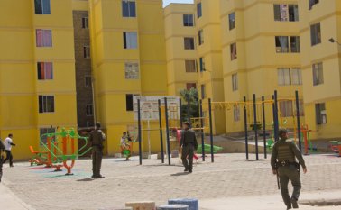 La comunidad señala que a plena luz del día se han presentado robos y grupos de jóvenes pandilleros patrullan en las noches generándose robos en los domicilios. Luis Alfredo Estévez