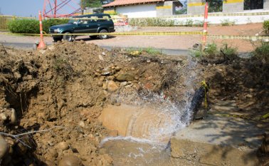 En este sitio, en la vía a el pórtico, se produjo el daño en una tubería matriz del acueducto de Cúcuta. Juan Pablo Bayona