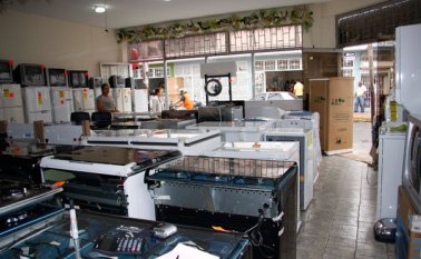 Los precios de productos como los electrodomésticos están entre los que más han sentido el incremento del dólar. Archivo