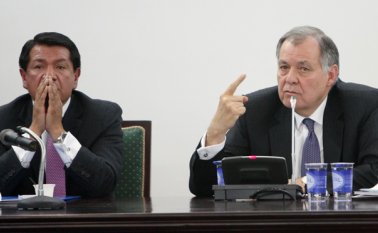 Jorge Armando Otálora (izquierda) renunció a su cargo la noche de este miércoles. El procurador general Alejandro Ordóñez (derecha) investiga denuncias contra él. Colprensa