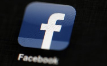 Facebook anunció la prohibición de anuncios de venta de armas. AP