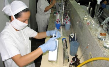 El mercado lácteo movió $10,6 billones en ventas en 2015, que en volumen representa más de dos millones de toneladas, es decir, 41,6 kilogramos por persona. Colprensa