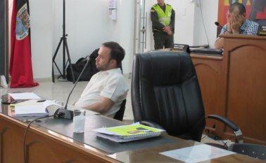 La expresión del concejal liberal Bachir Mirep no refleja ninguna aceptación frente al informe de la medida del pico y placa presentado ayer en la sala de plenarias por el secretario de Tránsito, José Luis Duarte. Orlando Carvajal