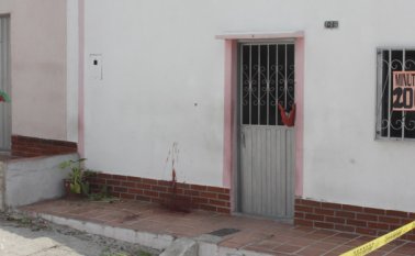 La víctima fue atacada frente a esta casa. Un tiro quedó en la pared. Cristian Herrera