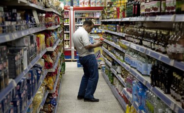El Banco de la República espera que el aumento en los precios de los alimentos, generado por el fenómeno de El Niño, empiece a reducir al finalizar el segundo trimestre del año. Archivo