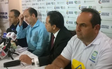 El ministro de Ambiente, Gabriel Vallejo, junto al gobernador William Villamizar y el director de Corponor Gregorio Angarita. Helena Sánchez
