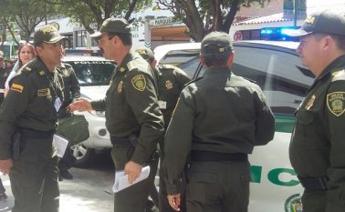 El general Rodolfo Palomino llegó a la clínica San José. Andrés González