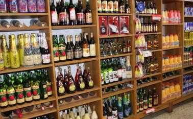 Se han perdido cera de 1,5 billones de pesos por el contrabando de alcohol. Archivo La Opinión