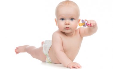 Se puede sustituir el uso del chupo por un nuevo juguete. Internet