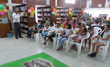 Las inscripciones en las escuelas de formación musical se iniciaron esta semana en la biblioteca pública de Los Patios. Archivo