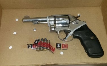 Esta es una de las armas con la que fue sorprendido uno de los capturados. Suministrada