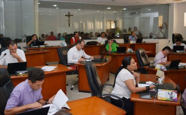 Aunque los concejales mejoraron su imagneAUNQUE LOS CONCEJALES MEJORARON SU IMAGEN, debería el cabildo cucuteño tener mayor reconocimiento de la población por ser el instrumento de representación de la ciudadanía. Edinsson Figueroa