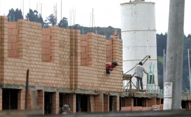 Experto dice que si piensa comprar vivienda mediante un crédito es mejor hacerlo ya, y si la compra es en efectivo, es mejor esperar un poco.
 Colprensa