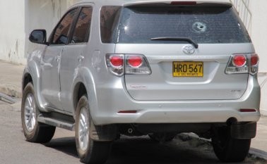 La camioneta de la víctima quedó impactada por algunos disparos. Cristian Herrera