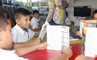 En la biblioteca pública Chaid Neme se cumplen las jornadas. Diariamente hay cupo para 30 niños y jóvenes. Javier Saravia