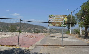 Desde hace dos meses la comunidad empezó a encerrar las calles que colindan con el abismo. Foto Edinsson Figueroa