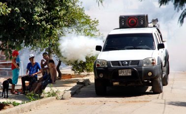 Desde octubre, 1.086 embarazadas han enfermado de zika. Las autoridades investigan si 50 casos de Guillain-Barré se relacionan con esta enfermedad transmitida por zancudos. Archivo