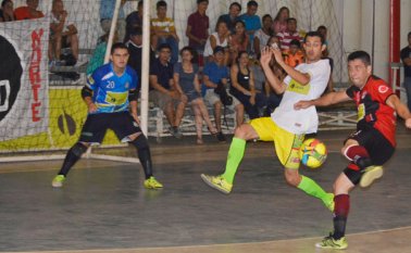 Cúcuta niza inició su participación en la Liga Argos I fútsal con una derrota de local ante Real Bucaramanga, en un partido que estuvo lleno de emociones, pero que los locales no supieron aprovechar. Edinsson Figueroa