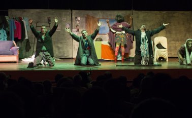 Los asistentes se pusieron de pie para aplaudir a los internos, el premio a meses de esfuerzos. Juan Pablo Bayona