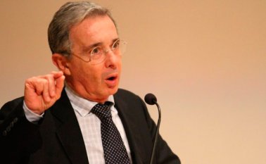 Álvaro Uribe Vélez. Internet