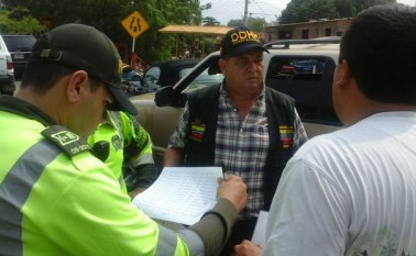 Autoridades verifican el censo. Orlando Carvajal