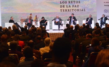 En el foro, que tuvo lugar en Bogotá, se solicitó además construir más confianza con la población civil y explicar claramente las implicaciones de la paz en cada región. Cortesía