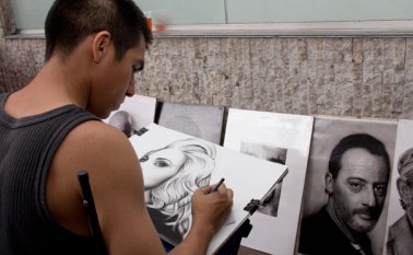 El próximo mes el artista espera publicar un libro de su autoría enseñando a la gente a hacer dibujos realistas, el cual ya tiene diseñado junto a un amigo. Alfredo Estévez